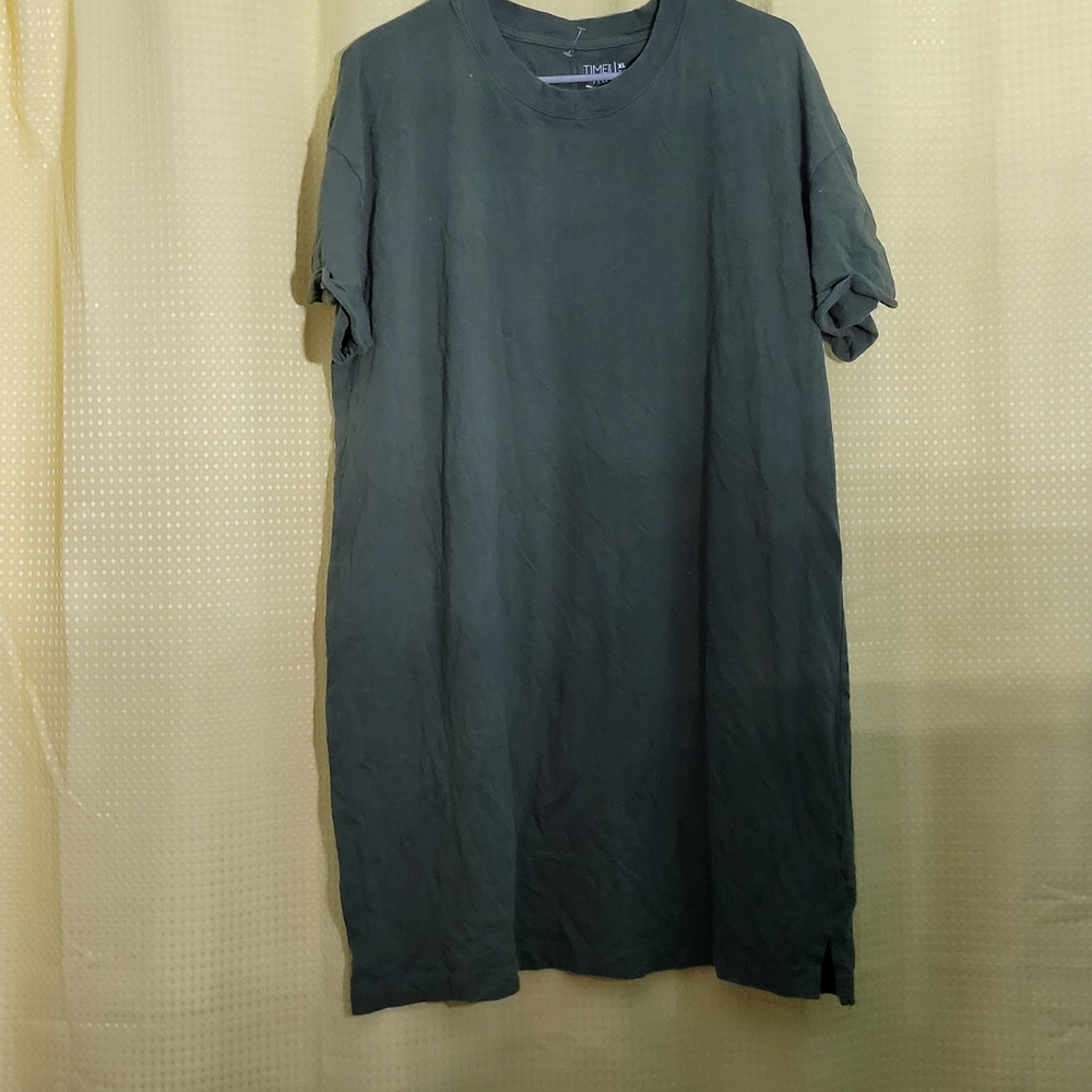 Time and Tru Dark Gray Short Sleeve Tee